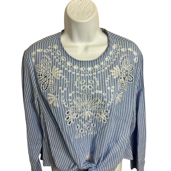 Liquorish Blue Striped Blouse Sz 10 M Embroidered Floral Eyelet Top Front Tie - Picture 4 of 6